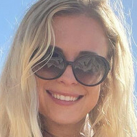 Jetting Julia Nagie