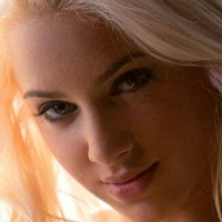 Jolie Blonde X Nagie